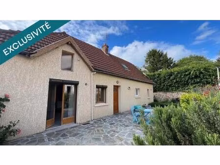 maison de plain-pied avec terrasse sud et jardin.