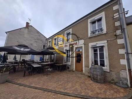 ensemble immobilier avec maison de ville  cour et hôtel-restaurant à henrichemont