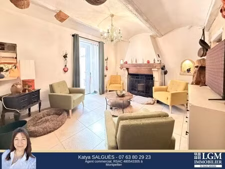 exclusivité – castries – maison de village avec cour intimiste et cheminée