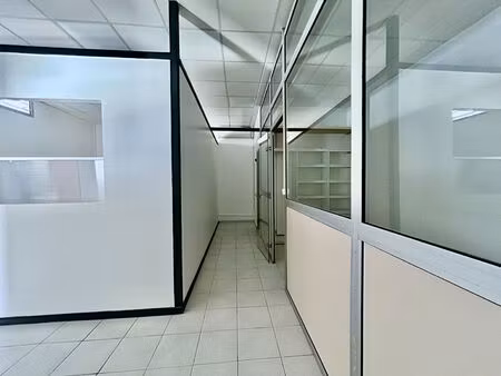 bureaux à louer de 51 20 m² au 1er étage à fort-de-france  martinique - exclusivité era st