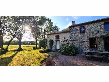propriete sur 15 hectares de terrain