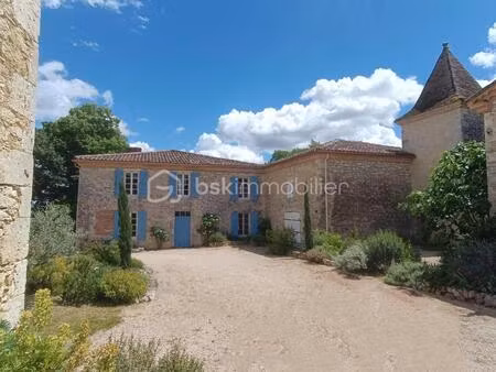 domaine d’exception en pierre  piscine à débordement et vues panoramiques