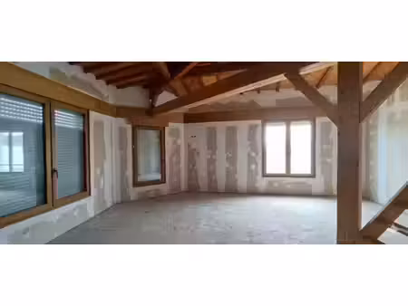 garage atelier 380 m² à néré  fort potentiel