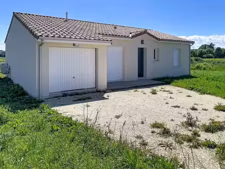 location maison 4 pièces 86m² st androny 33390