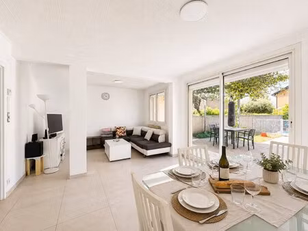 maison familiale rénovée avec piscine montfaucon