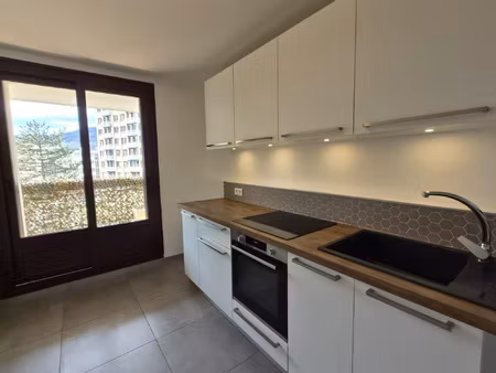 dans copropriété de bon standing  t4 de 90 m2 avec balcon /