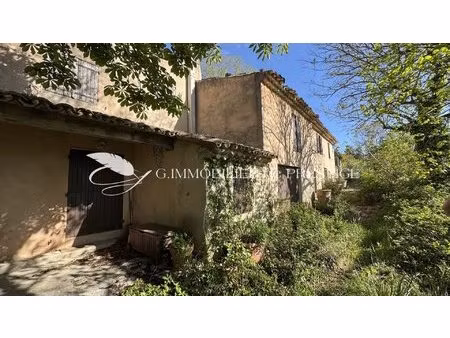 une propriété exclusive à restaurer en pleine nature avec une vue remarquable