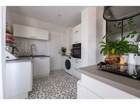 à vendre – bien d’exception aux allures de maison sur le toit  avec terrasse panoramique.