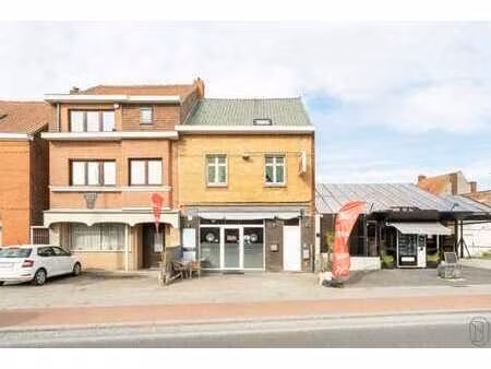 maison spacieuse avec jardin et rez commercial
