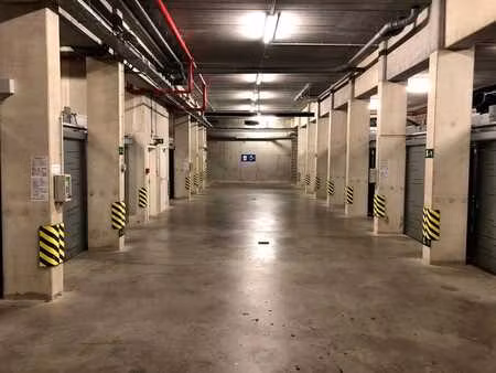 loué - grand parking au cœur de bruxelles