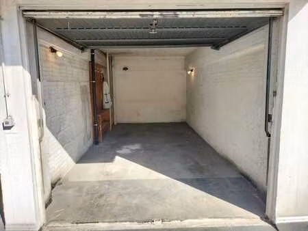 box de garage - fermé