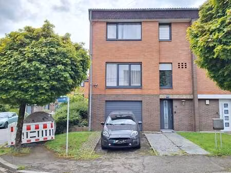 maison de coin  véranda  gar  jardin  3 ch  2 sb  prox centr