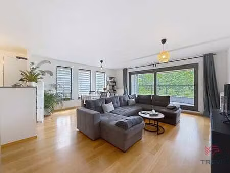 bel appartement 2 chambres et emplacement de parking