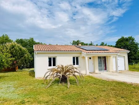 maison de plain-pied avec grand jardin dans un environnement calme