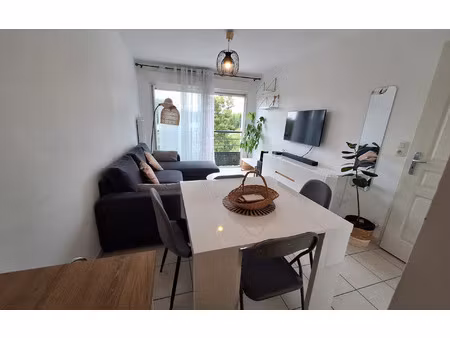 location appartement  38 m² t-2 à le haillan  850 €