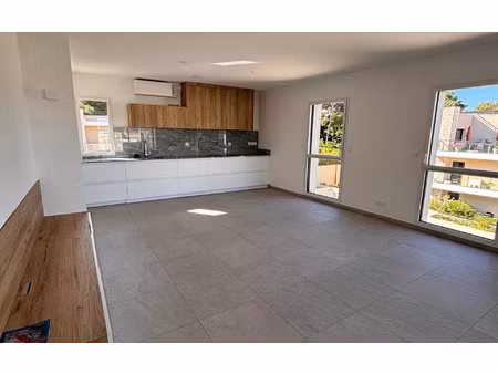 location appartement  m² t-4 à saint-mandrier-sur-mer  2 450 €