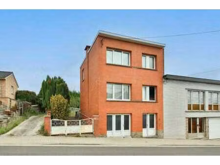 maison 3 façades – 2 chambres  garage et jardin  à rénover !