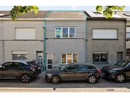 maison prête à emménager avec 2 à 3 chambres  peb c