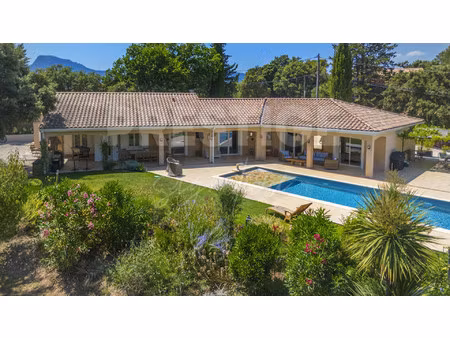 villa de luxe à vendre dans le quartier est