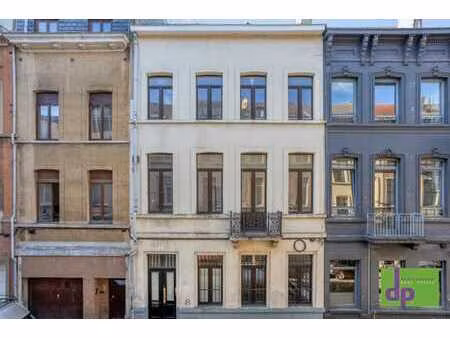 immeuble de bureaux de 260 m³ + 60 m² de caves