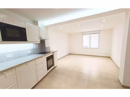 location appartement  51.18 m² t-2 à brignoles  746 €