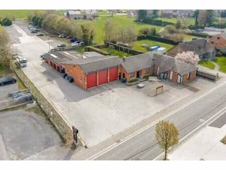 immeuble mixte sur 1 3 hectare de terrain en zone d'habitat