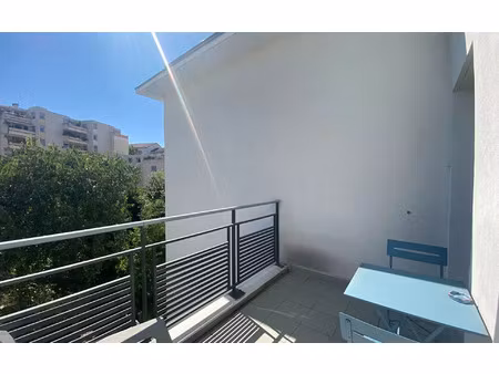 location appartement  65.78 m² t-3 à lyon 3  1 343 €
