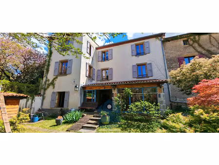 authezat  ancien presbytère 250m2 sur un terrain de 250m2.