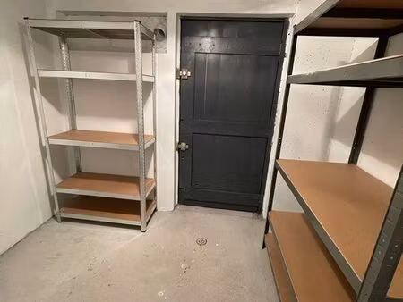 2 caves à louer  accès direct  12m2