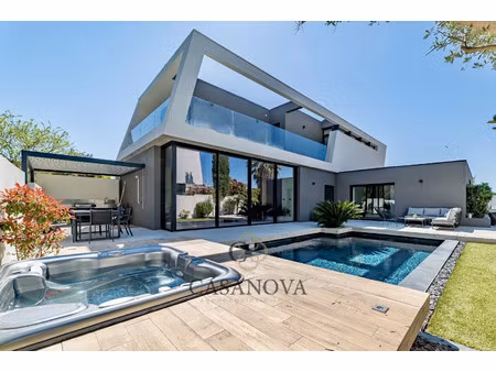 maison de luxe à vendre dans le quartier nord