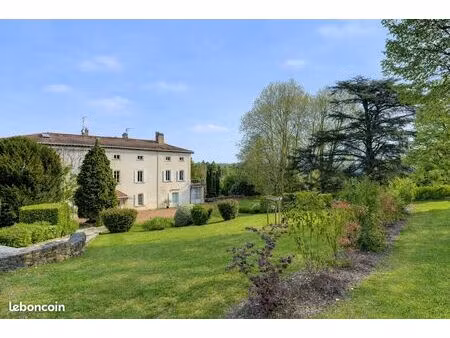 appartement duplex de 160 m² utile dans une bâtisse ancienne de caractère  avec parc et pi