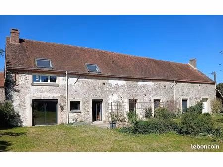 longère rénovée 187 m² – 4 chambres – terrain 4700 m² – dépendances – calme campagne