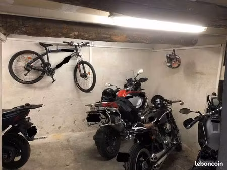 emplacement garage moto ou deux-roues aix en provence centre quartier mairie