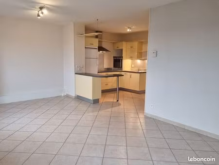 bel appartement t3 + terrasse et balcon