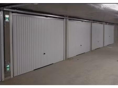garage box en sous-sol avec vidéosurveillance