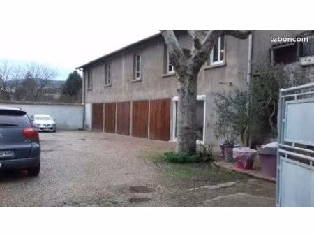 vend garage box dans une ancien ferme