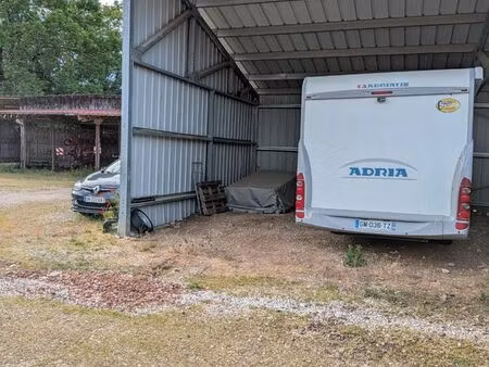location emplacement camping-car – hangar couvert  sec  vidéosurveillé