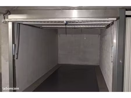 garage box 13m² berthelot