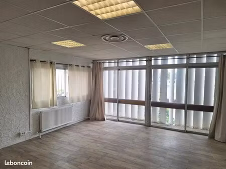 location bureau vitrolles 23m²