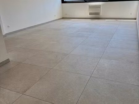 ◊ local commercial à louer — châteauneuf-les-martigues