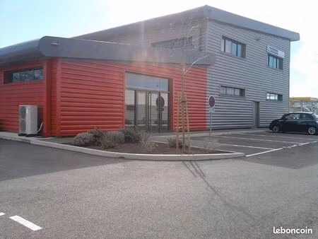 bureaux 131 m² senas