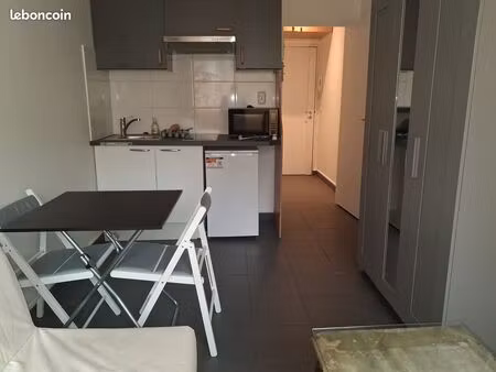 charmant studio meublé 18 m2 tout juste rénové  calme et sécurisé  quartier chic du 17eme 