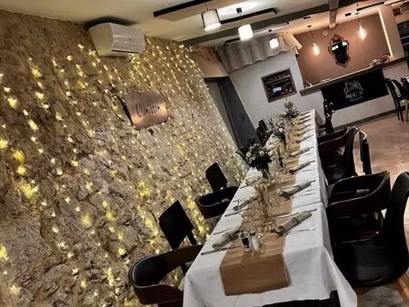 restaurant mur/fond à velaux