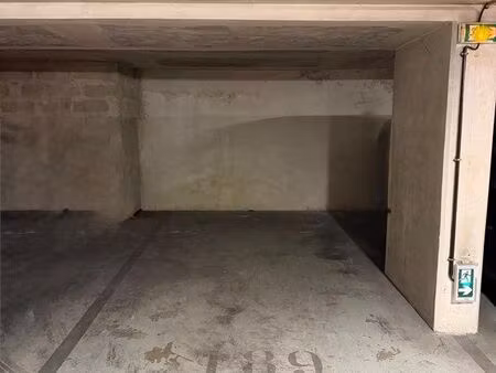 place parking sécurisée paris 9