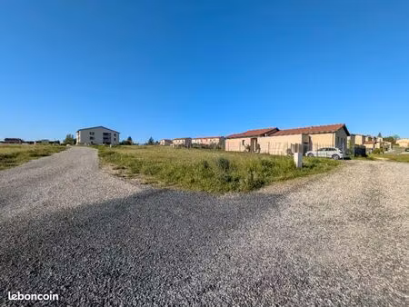 terrain 618 m² montanay