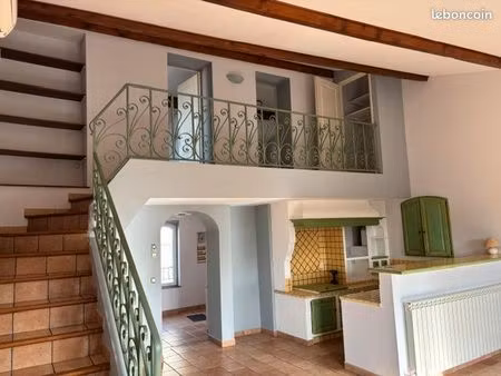 eyguières centre : appartement t4 au 2eme étage