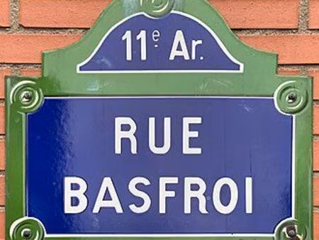 exclusivite - appartement t4 traversant avec balcon - paris 11eme  rue basfroi