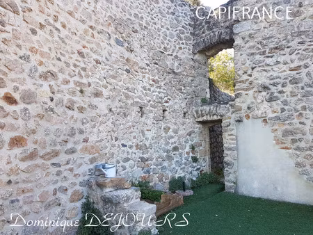 très belle maison en pierres dominant la vallée de l'eyrieux avec une vue splendide. 3 cha
