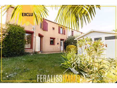 spacieuse maison de 4 chbres à 2 pas des commodités !
