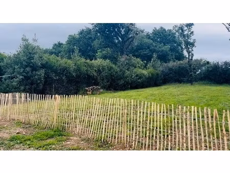 terrain à bâtir à landrezac – calme absolu  à 800 m de la plage  730 m² libre de construct